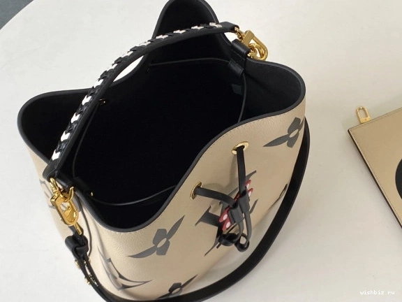 WIS VUITTON NÉONOÉ LOUIS 0217